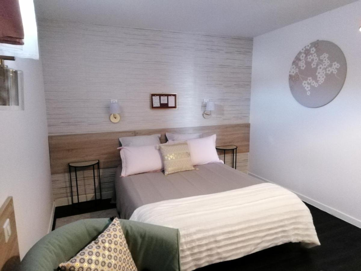 Hotel Sainte Therese Lourdes Bagian luar foto