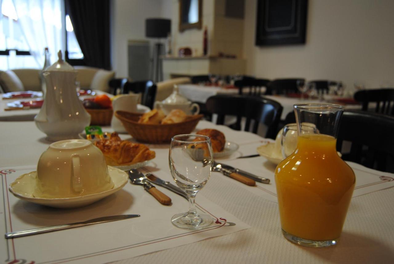 Hotel Sainte Therese Lourdes Bagian luar foto
