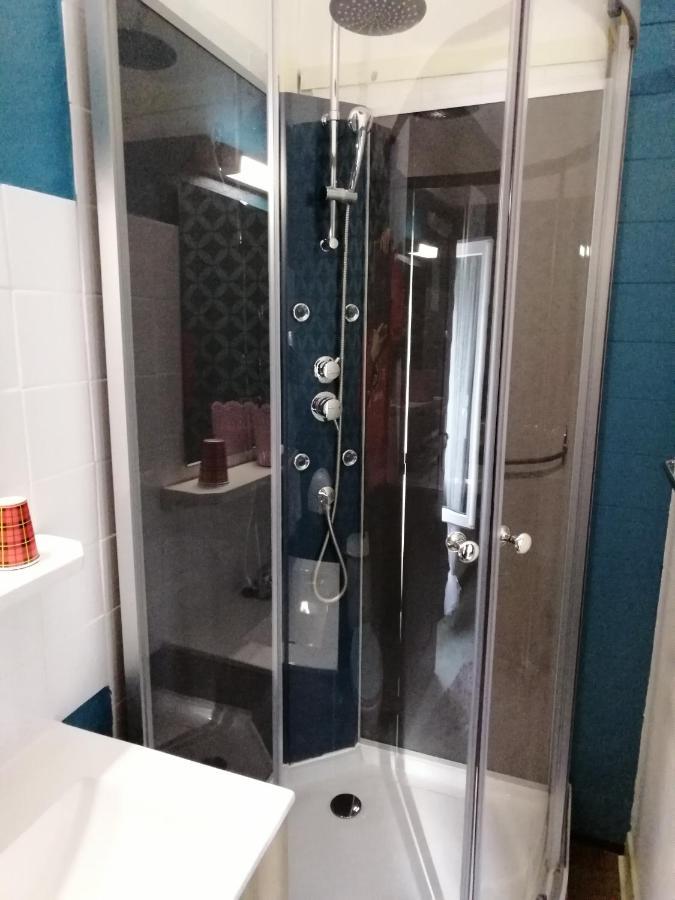Hotel Sainte Therese Lourdes Bagian luar foto