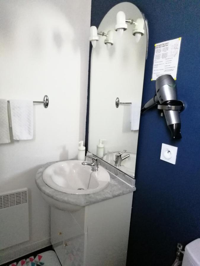 Hotel Sainte Therese Lourdes Bagian luar foto