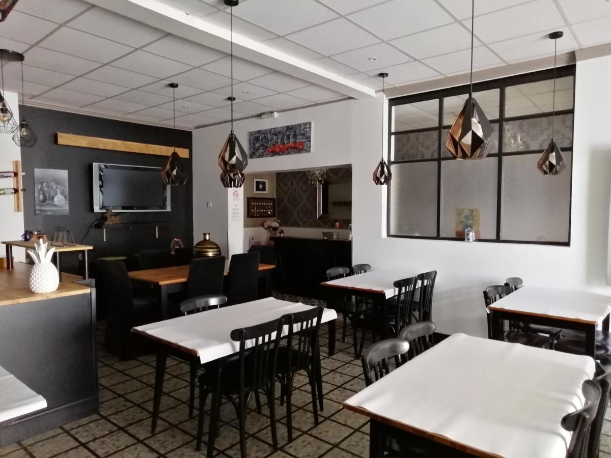 Hotel Sainte Therese Lourdes Bagian luar foto